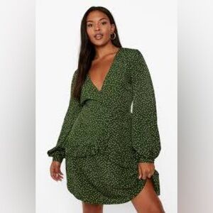 Boohoo Plus Green Long Sleeve V-Neck Mini Dress with White Dot Print